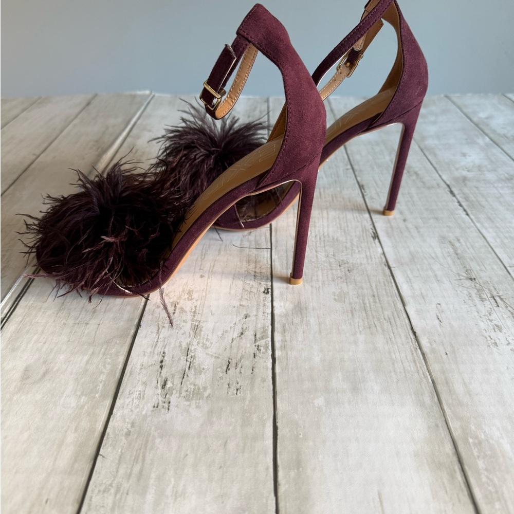 Wine Express Feathered Heels - Picture 2 of 5